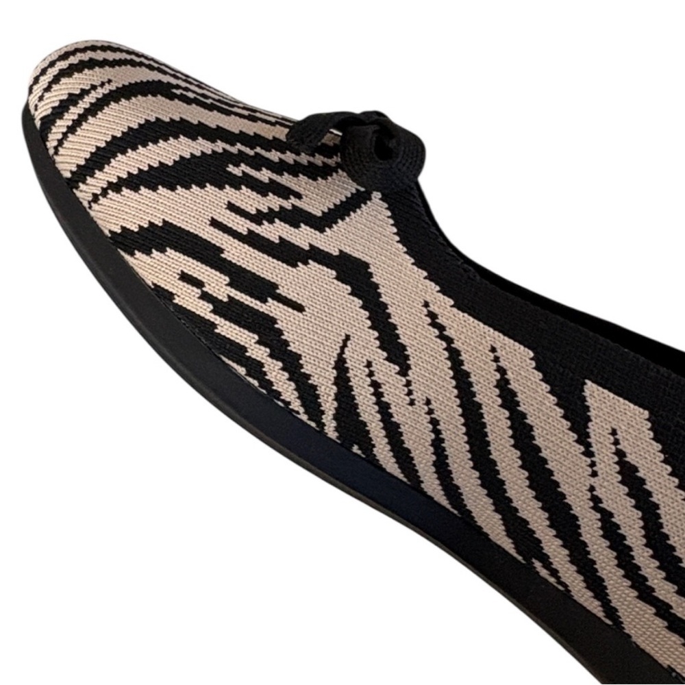 Like New Clarks Carly Hope Knit Flats Animal Print Black Cream Size 11 Wide - Picture 5 of 7